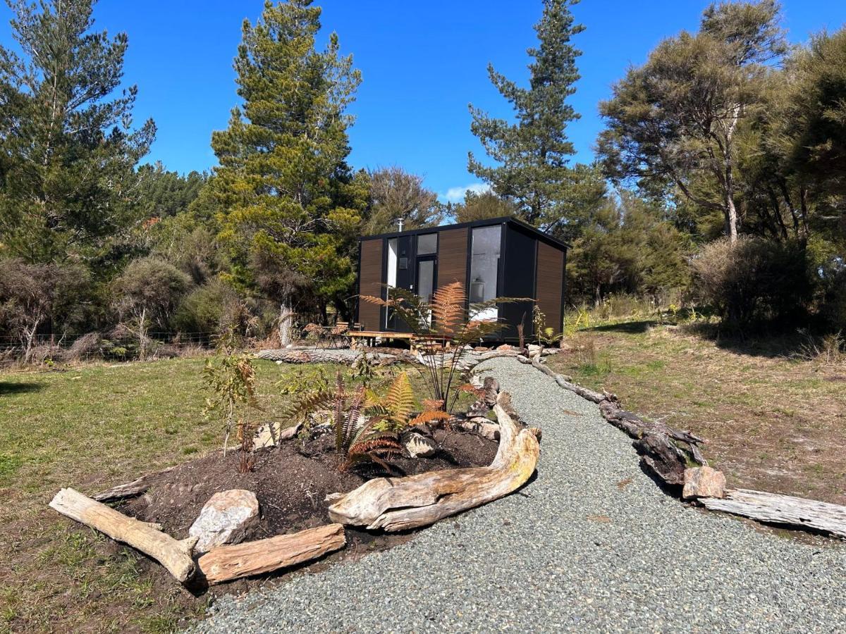 Ruru Tiny House By Tiny Away Vila Rangihaeata Exterior foto